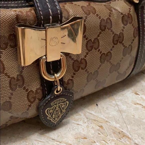 RARE Gucci Round Patent Bow Bag - Picture 2 of 8